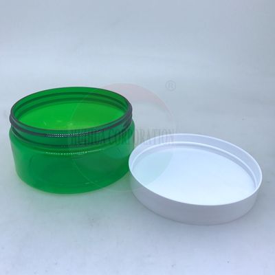 O frasco plástico vazio do ANIMAL DE ESTIMAÇÃO com corpo/creme verdes range o empacotamento cosmético